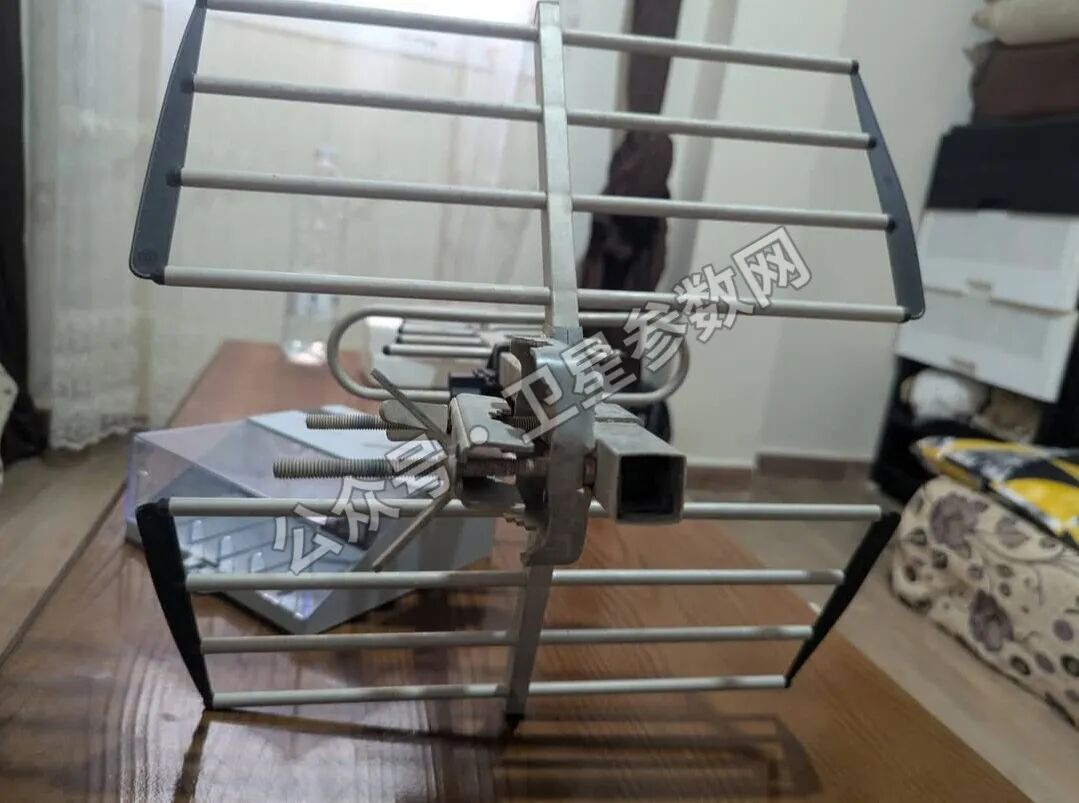 多频段放大混合器